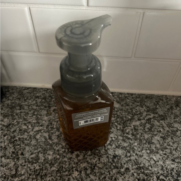New Coconut pumpkin latte foaming hand soap - Picture 2 of 2